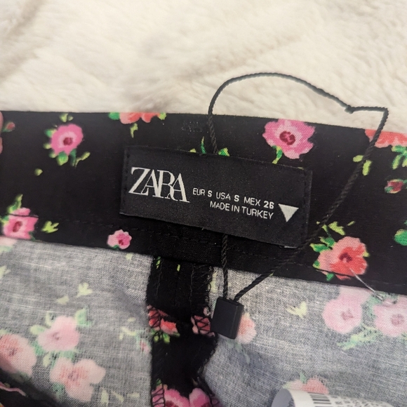 NWT ZARA Black and Pink Floral High Waisted Midi Skirt with Belt - Picture 4 of 7